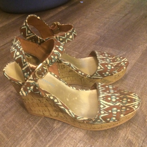 Christian Siriano Tribal pattern wedges - Picture 5 of 8